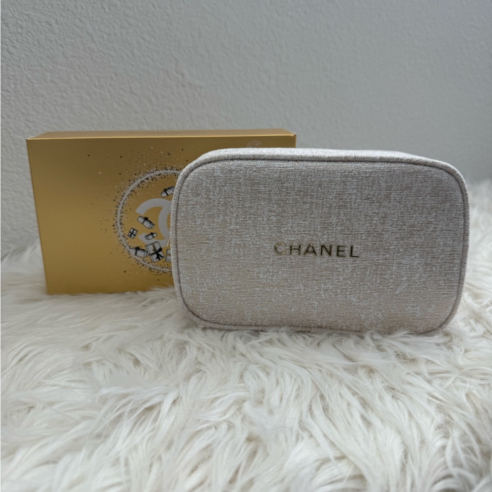 CHANEL 2023 Holiday Cosmetic Bag